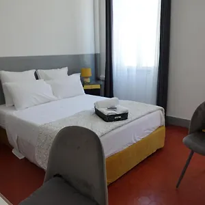 https://le-poggioli.fr-provencehotel.com