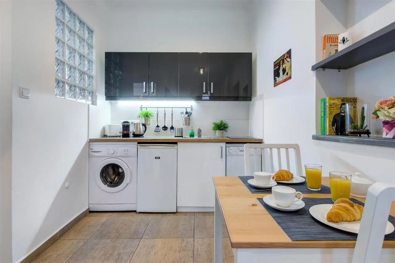 Premium Studio Szervita Square 0*, Budapest Hungary