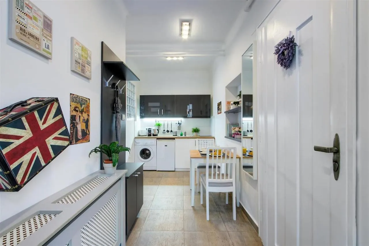 Premium Studio Szervita Square Hungary