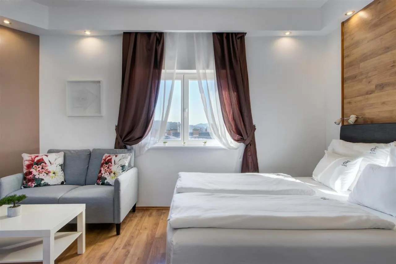 Apartment Premium Studio Szervita Square