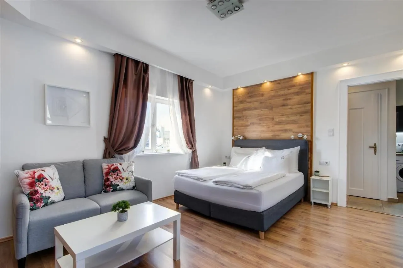 Premium Studio Szervita Square Hungary