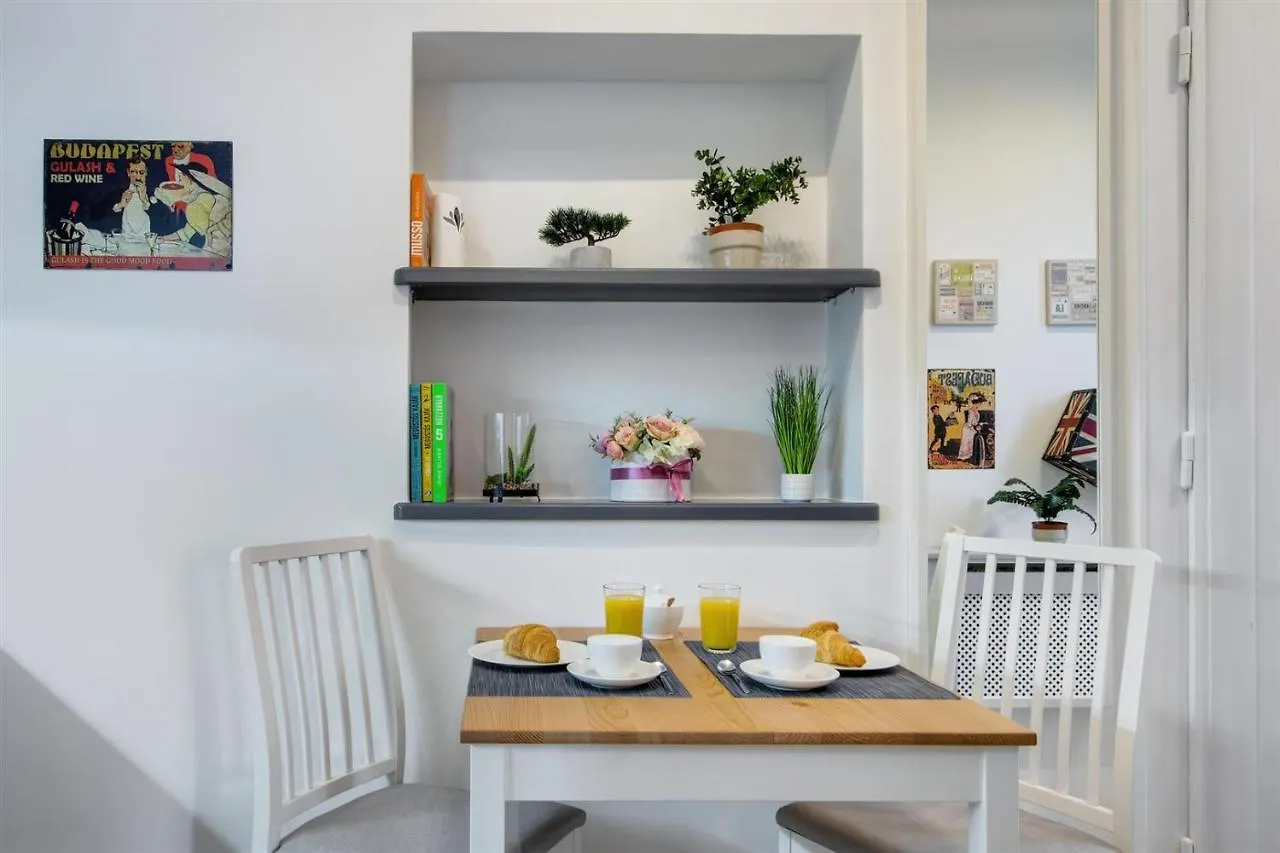 Premium Studio Szervita Square